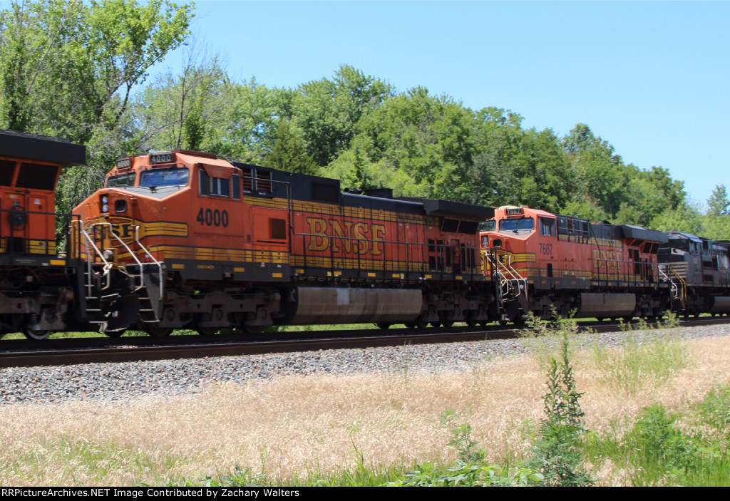 BNSF 4000 7667 